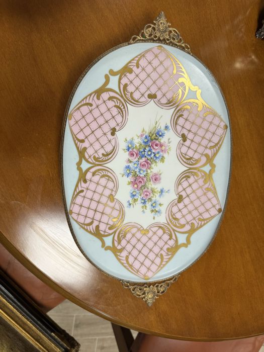 Platou limoges din portelan pictat si elemente alama