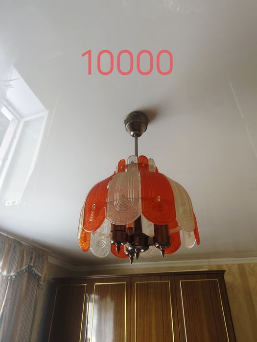 Продаю люстры разные. Срочно . Торг.