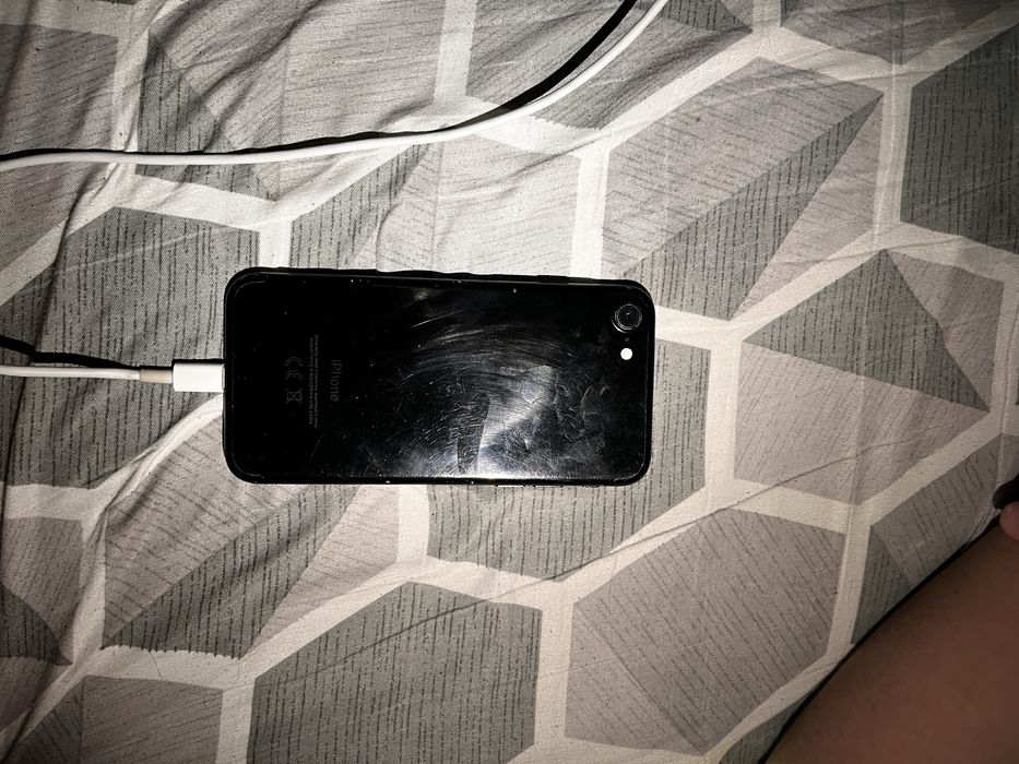 Айфон 7    128 гб