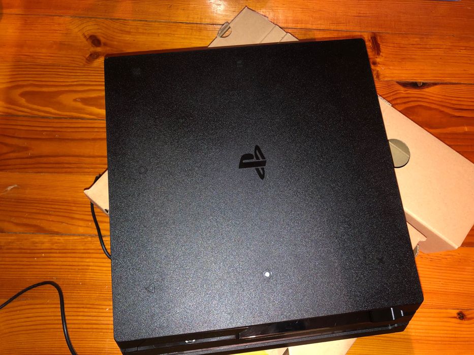 PS4 Pro 1TB РАБОТЕЩА Четете описанието