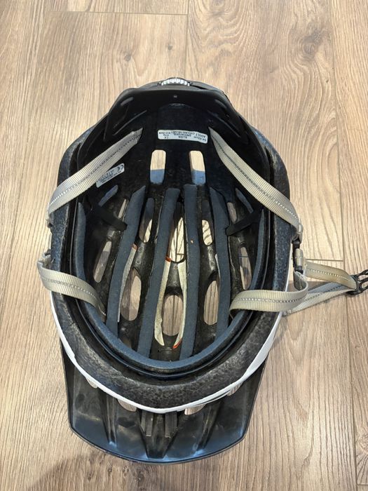 Specialized каска за колело