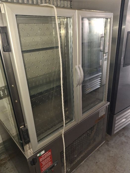 Хладилна витрина отворена крайстенна и островна