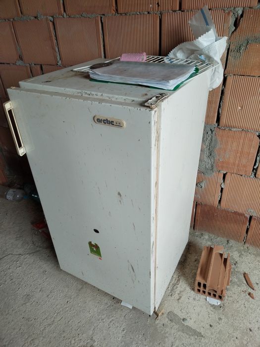 Vând frigider Arctic