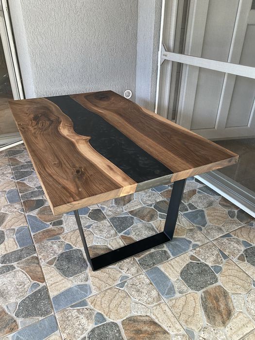 Masă de cafea din lemn de nuc și rășină epoxidică