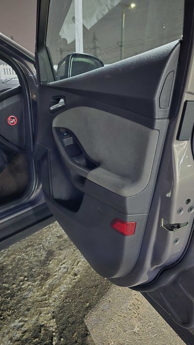 Продам форд фокус 2012год