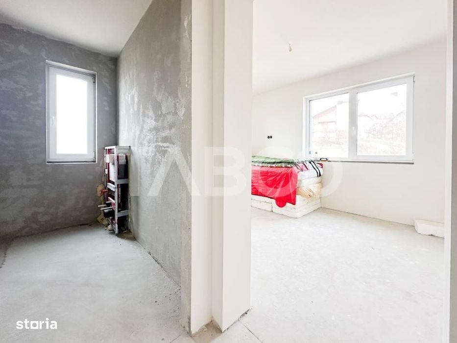 Casa cuplata semifinisata de vanzare in Dambul Rotund cu garaj