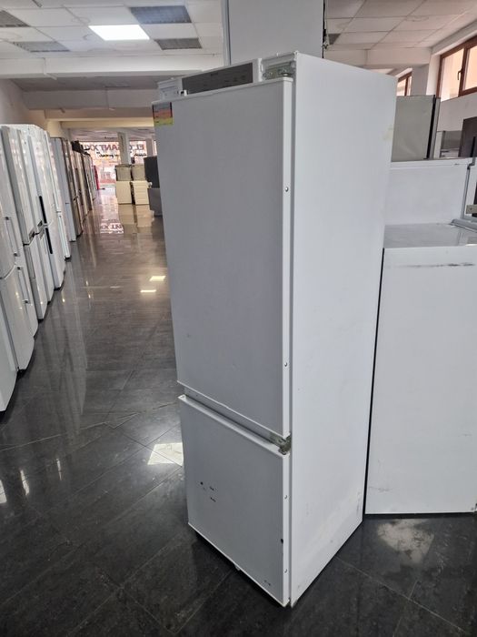 Хладилник за вграждане Samsung No Frost