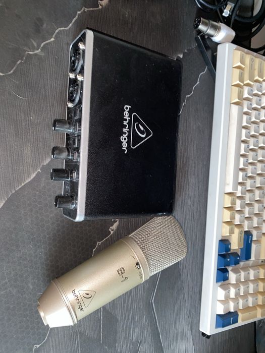 Звуковая карта Behringer UMC202HD U-PHORIA + микрофон Behringer B-1