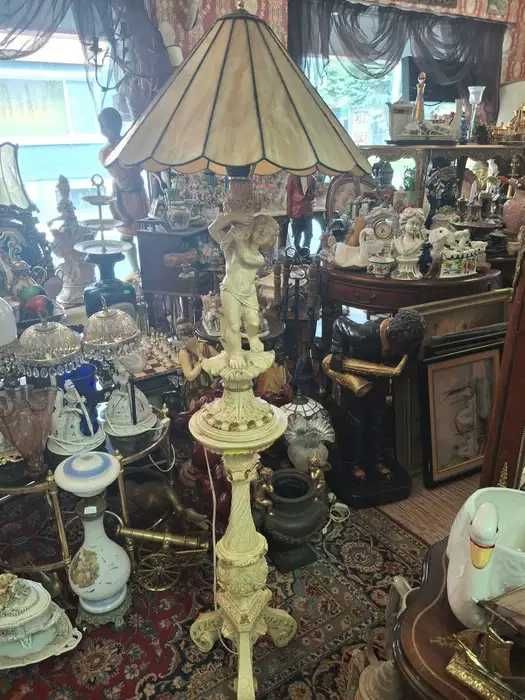 Ретро лампа с декоративни елементи