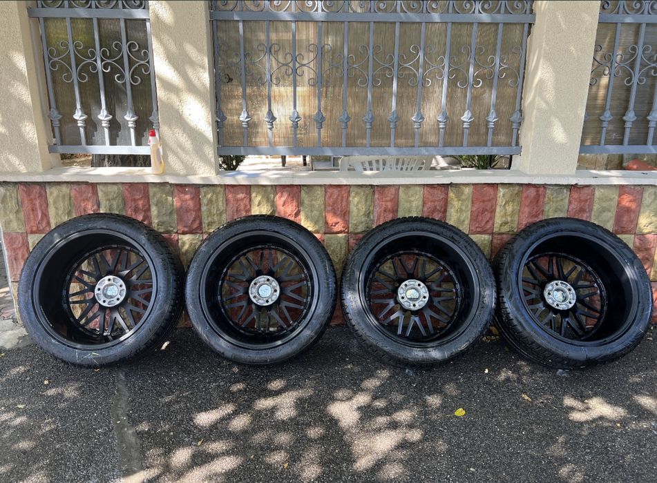 jante cu cauciucuri de iarna Mercedes 245/45 R20 DOT 2023
