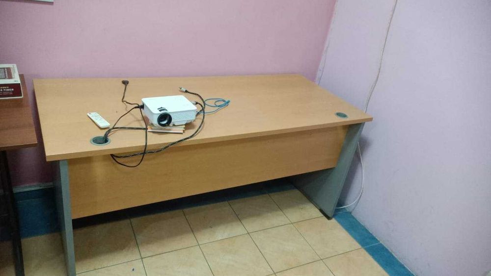 Столы офисный в хорошем состоянии