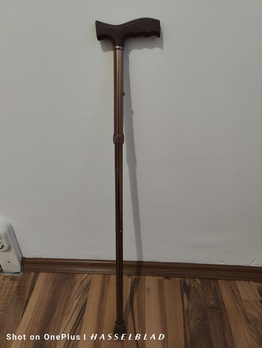 Патерици и бастун неупотребявани два броя с пластмасови подлакътници