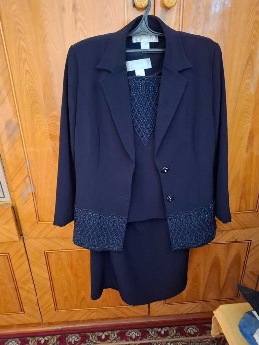 Тройка костюмчик осенний