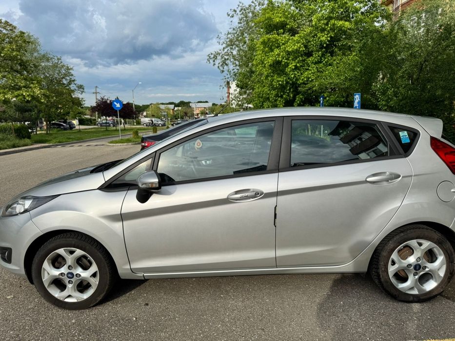 Vând Ford Fiesta, 2017, benzină, bine întreținut.