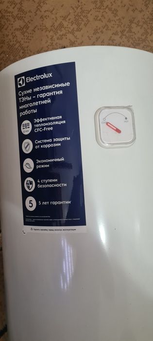 Водонагреватель Electrolux EWH 80 Quantum Pro белый