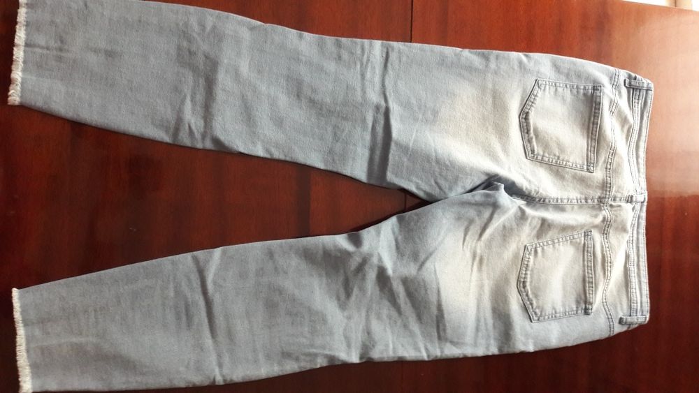 Blugi de damă elastici