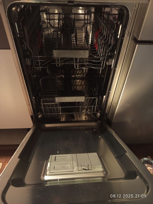 Vând mașina de spălat vase , funcțională