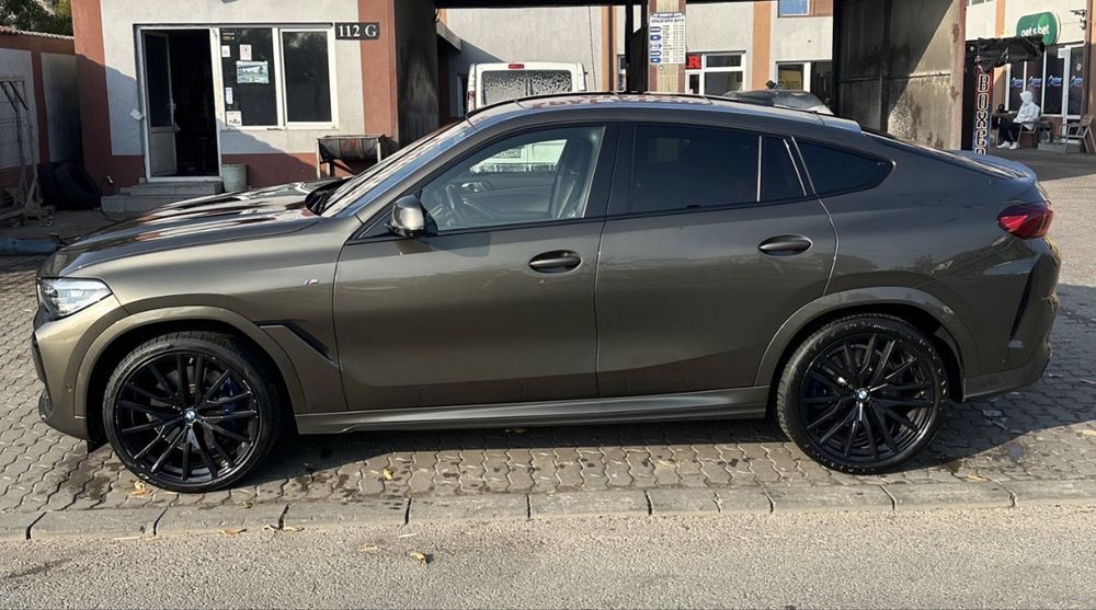 Vand jante BMW originale pe 22 (detin si cauciucuri de vara folosite un an)