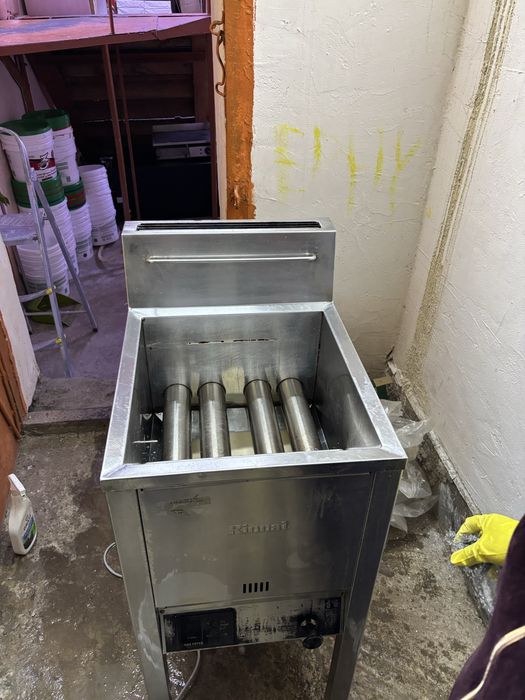 Продам профессиональную газовую фритюрницу Rinnai