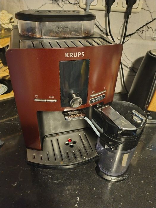 Expresor KRUPS automat de boabe cu carafa de lapte