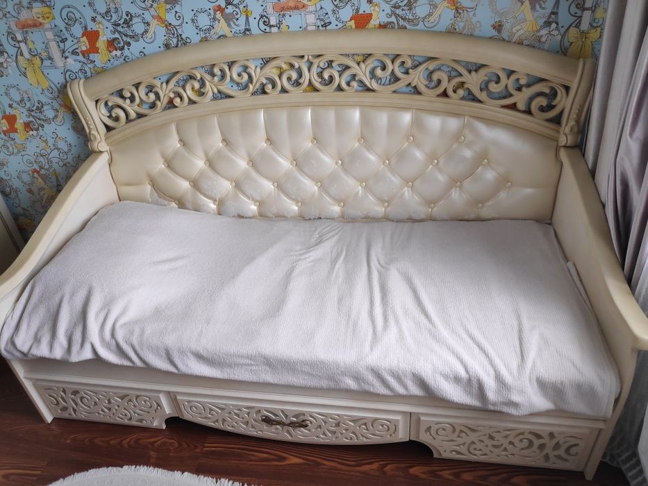 Мебель, шкаф и кровать