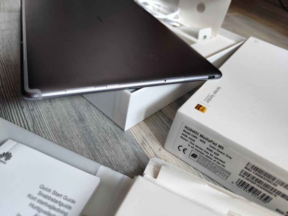 Huawei MediaPad M5 10.8", 4GB RAM, 64GB Space Gray като нов