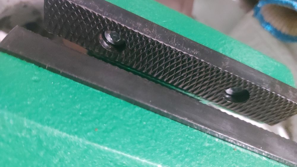 Тисы , тиски  СССР