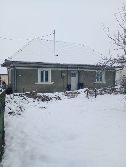 Vând casă demolabila