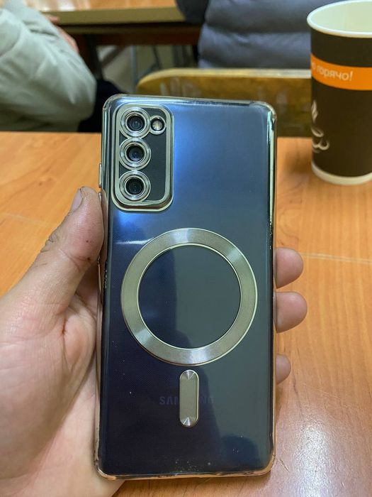 Samsung galaxy S 20fe xotira 8/128gb sotiladi
