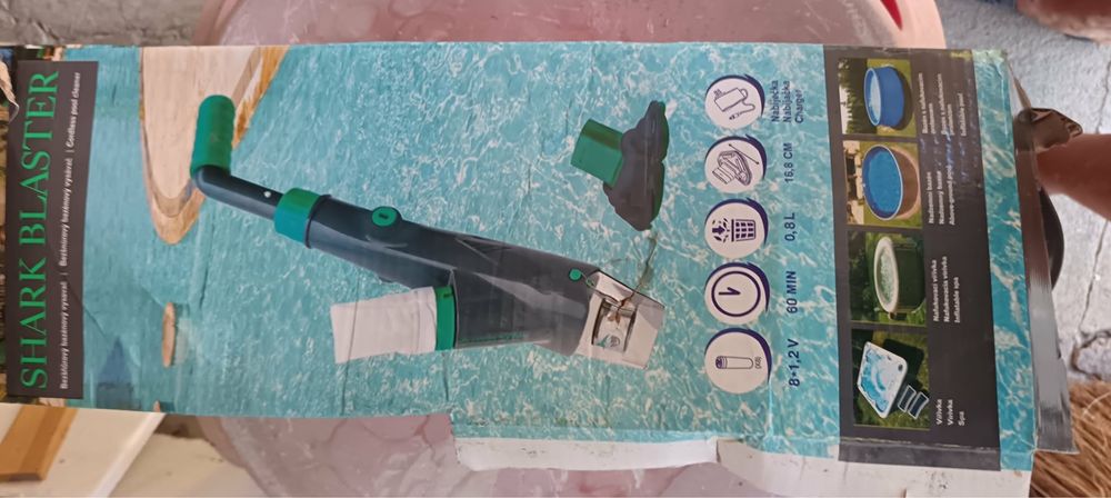 Ръчна прахосмукачка с батерия Shark Blaster за мини басейни и вани