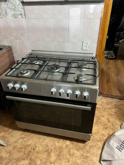 Газовая плита с большой духовкой