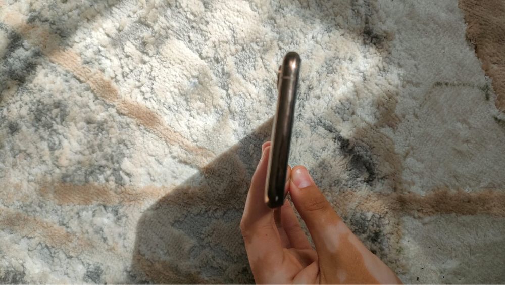 продам iPhone xs