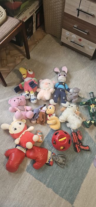 Игрушки  для мальчика и для девочки