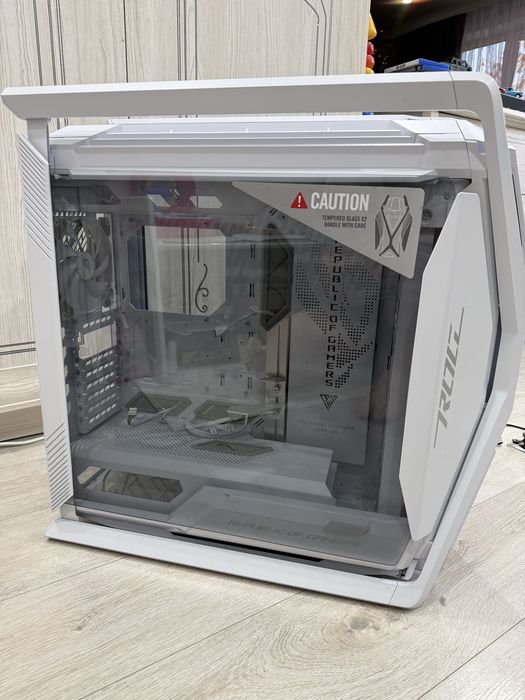 Продам корпус для ПК asus rog hyperion gr701