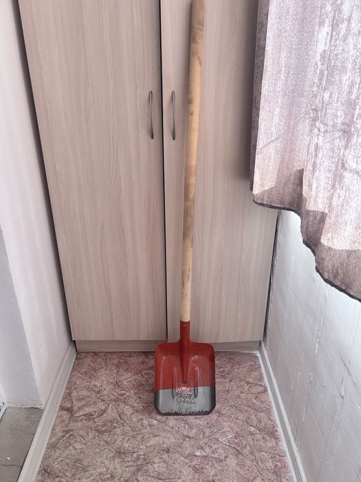 Продам хозяйственную лопату