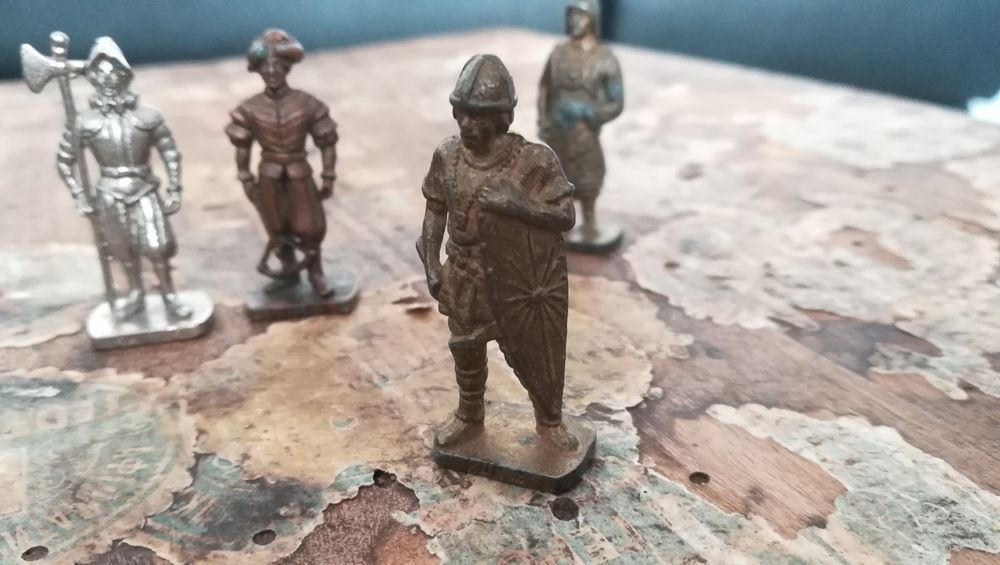 Киндер войници метални