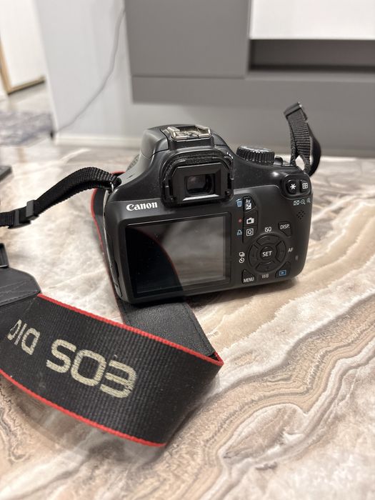 Aparat Foto Canon 1100D + obiectiv Canon EFS 18-55