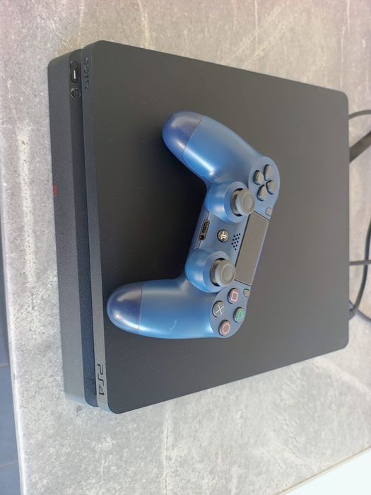 Vând PS4 Slim 1T + Controller