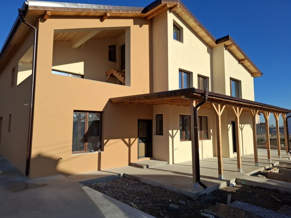 Къща в село Голяновци