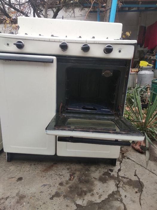 Продам газовую плиту
