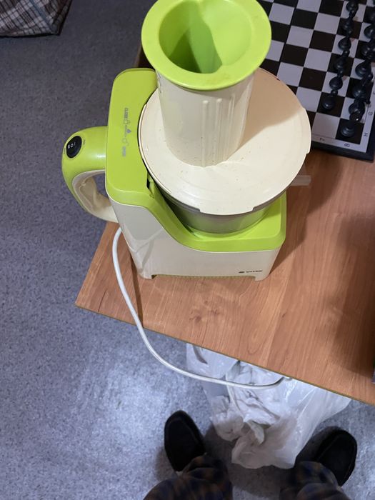 Соковыжималка из фруктов