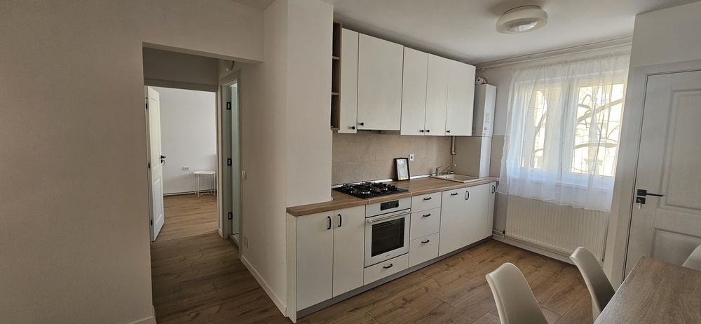 Închiriez apartament