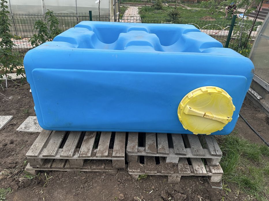 Продам ескость доя воды 2000л.