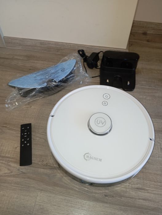 Прахосмукачка робот MAGNUM UV - UVC лампа, HEPA, бяла