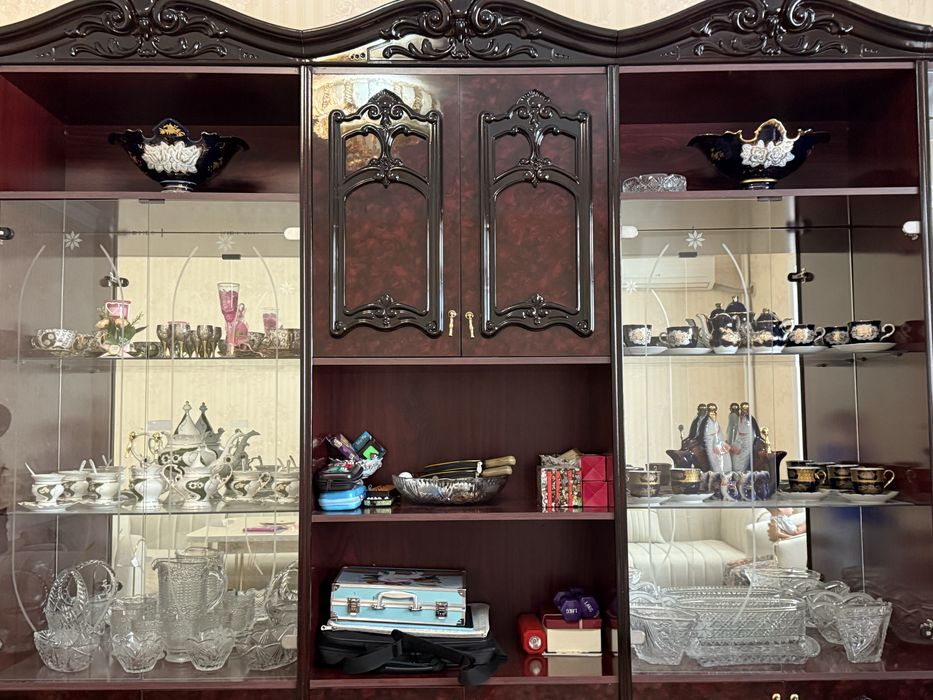 Сервант (ветрина)