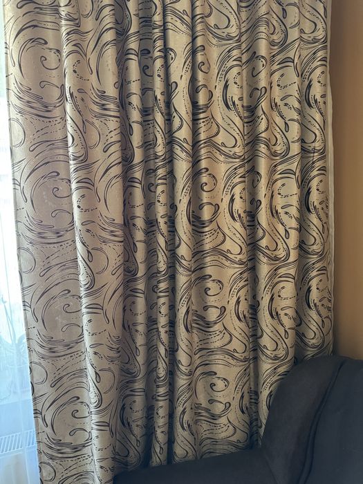 Draperie cu crem cu detalii maro