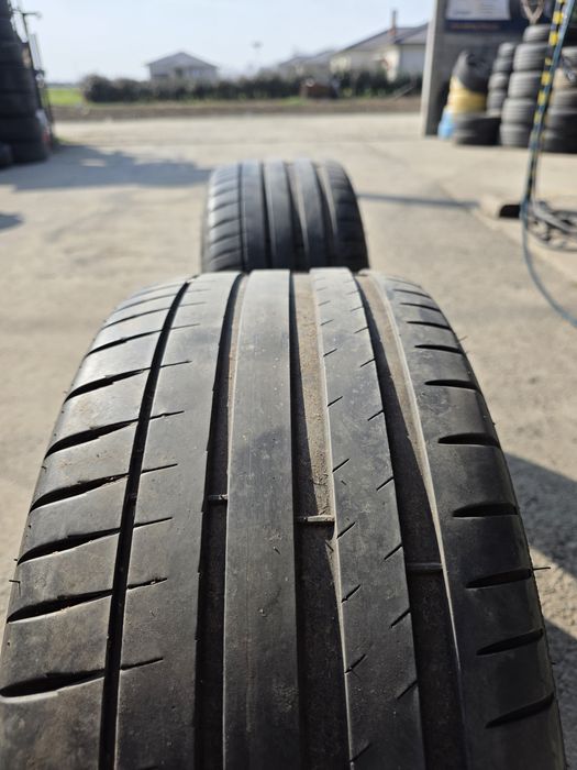 Vând 2 anvelope vara 255 40 R18 Michelin