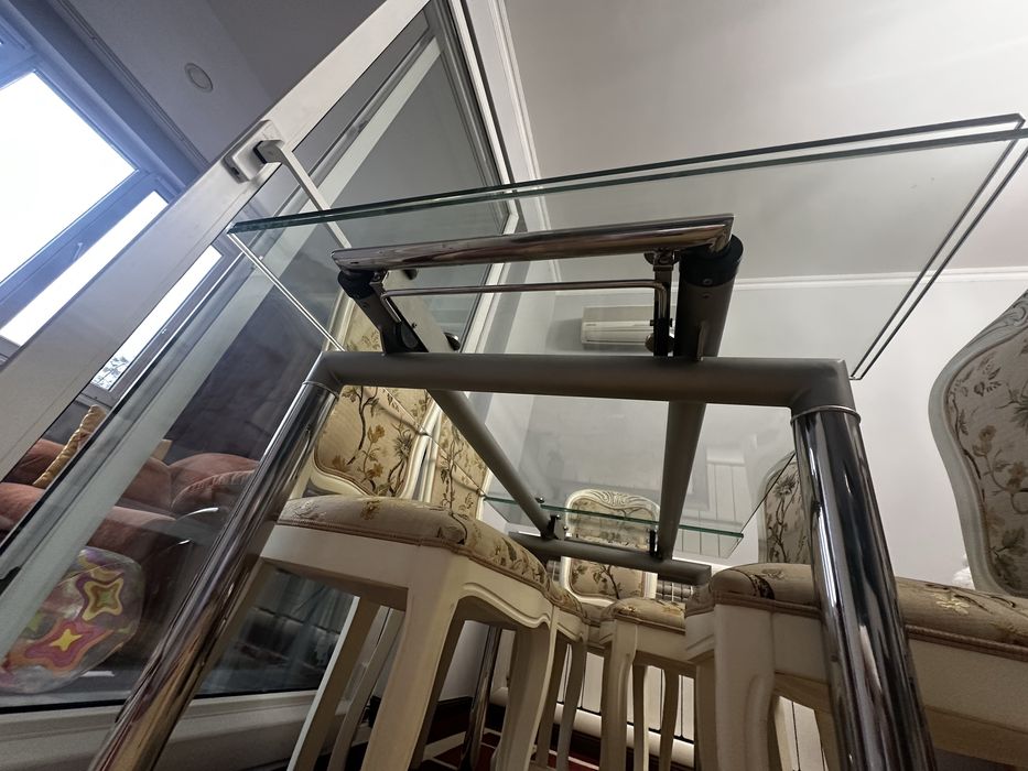 Кухонный стеклянный стол