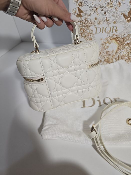 Налична чанта Dior Dioramour лате