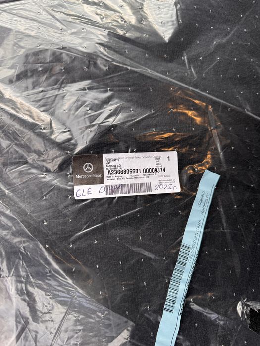 Оригинални чисто нови стелки за Mercedes CLE Coupe 2025